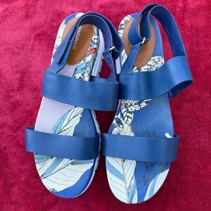 Cole Haan Zerogrand T-Strap blue platform leaf print sandal
